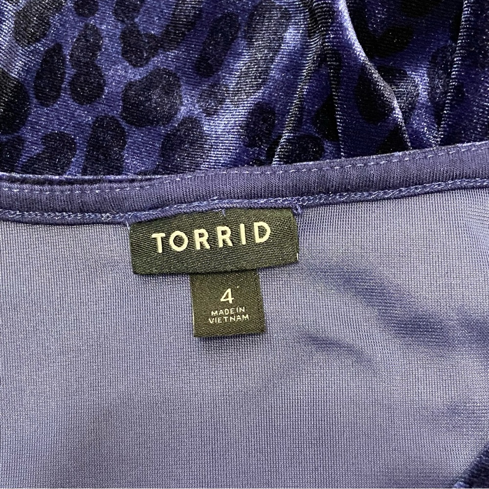 TORRID Velvet Bodysuit Leopard Animal Print Long Sleeve V Neck Blue Size 4 - Picture 11 of 16